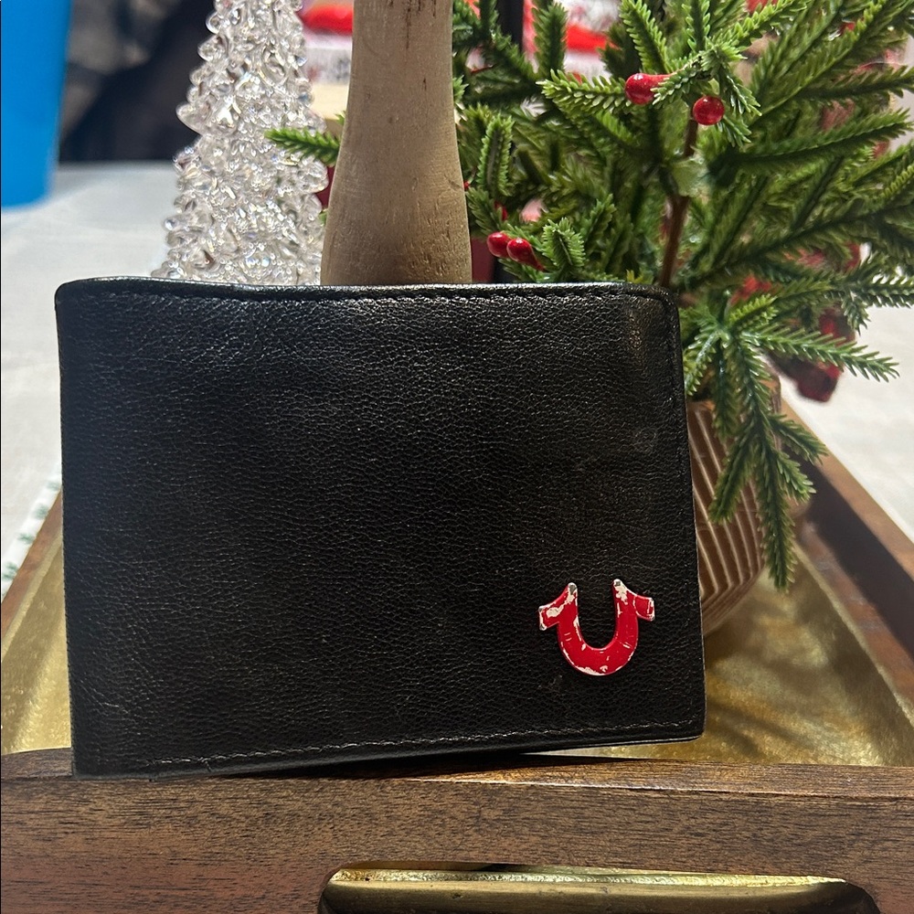 💥2/$10 
True Religion Black Bi Fold Wallet with Red Logo